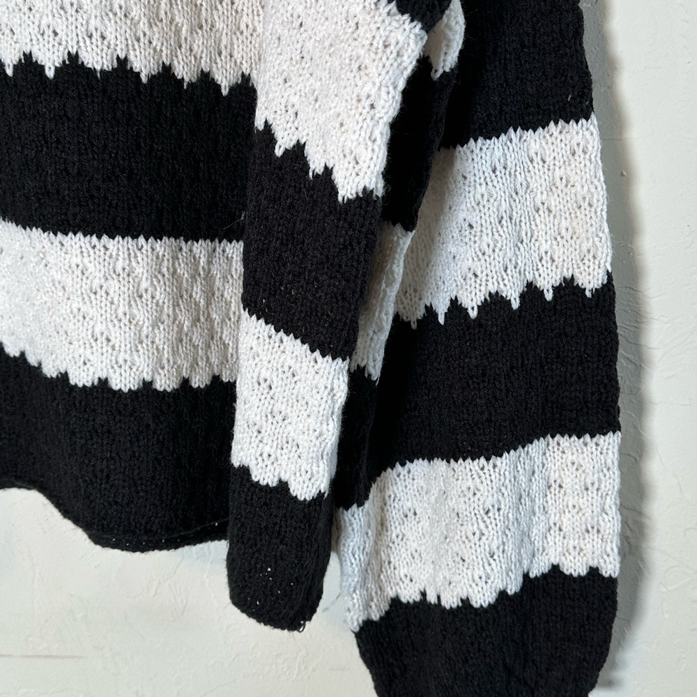 Blu Pepper Black and White Striped Balloon Sleeve Oversized Sweater Sz S - Picture 3 of 10